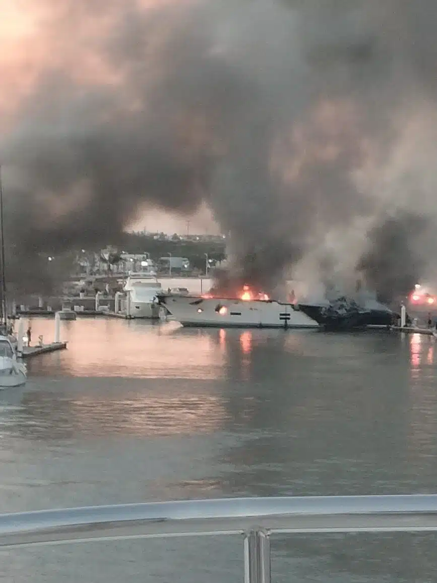 Embarcaciones dañadas por incendio en Marina Palmira 