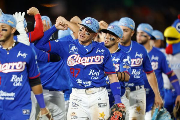 Festeja José Juan Aguilar y sus compañeros la victoria de los Charros