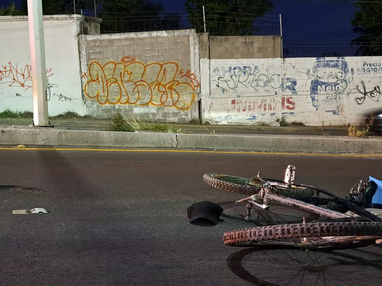 Ciclista muere arrollado sobre puente junto a canchas de la Liga Recursos, en Culiacán