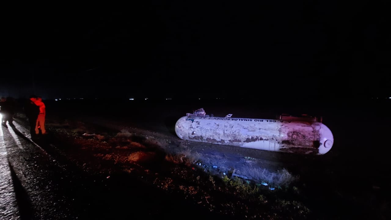 Accidente de pipa con amoniaco en Los Mochis