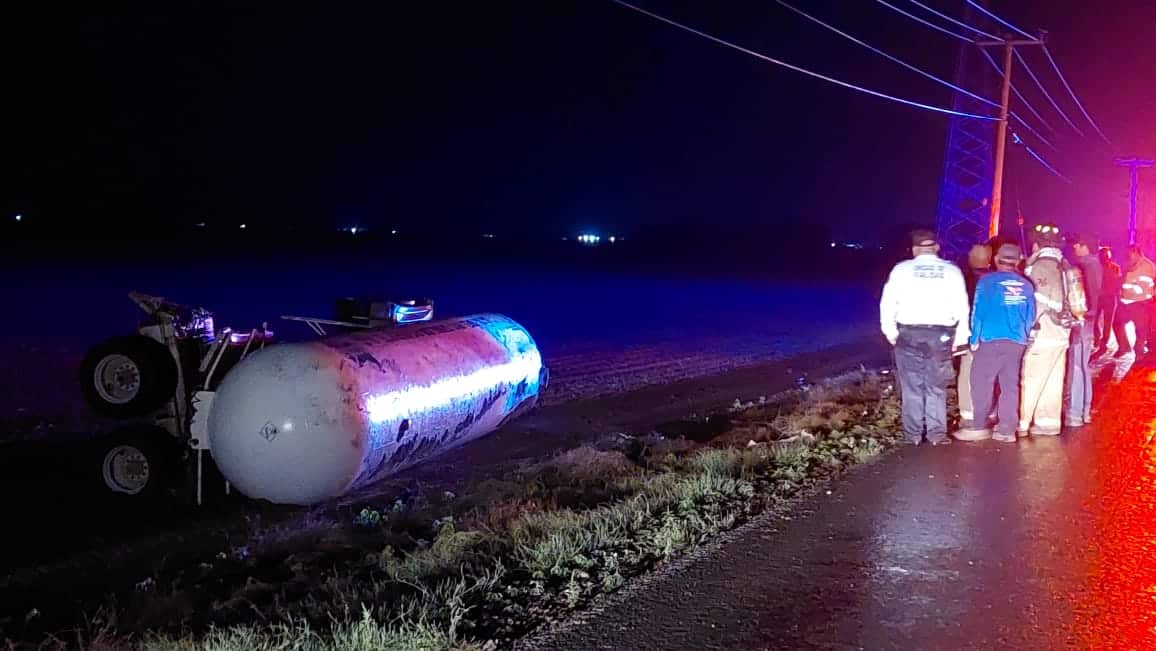 Accidente de pipa con amoniaco en Los Mochis