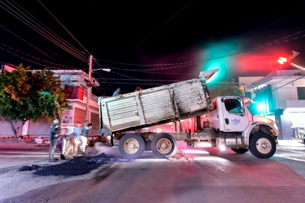 Obras de bacheo en Mazatlán