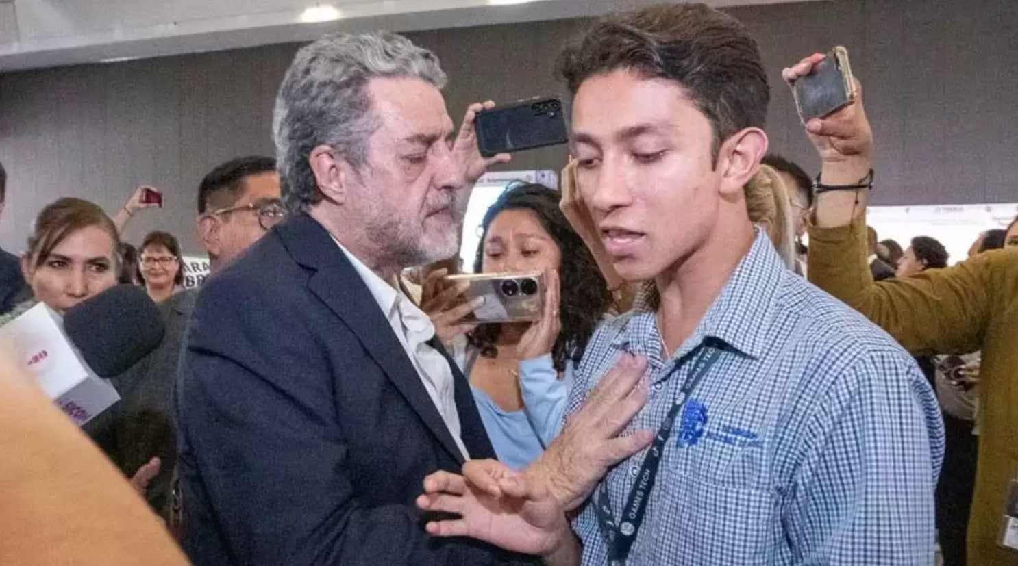 Momento de la discusión entre el estudiante y Concheiro