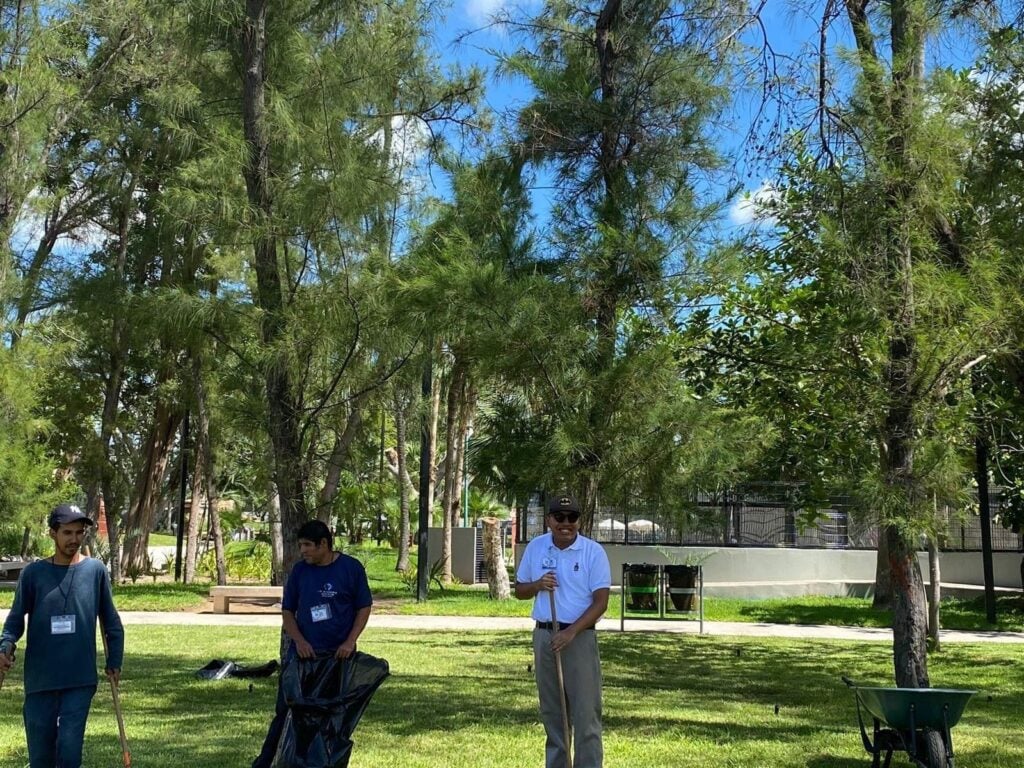 Gran Acuario Mazatlán y CAM 25 preparan a jóvenes especiales en su desarrollo laboral