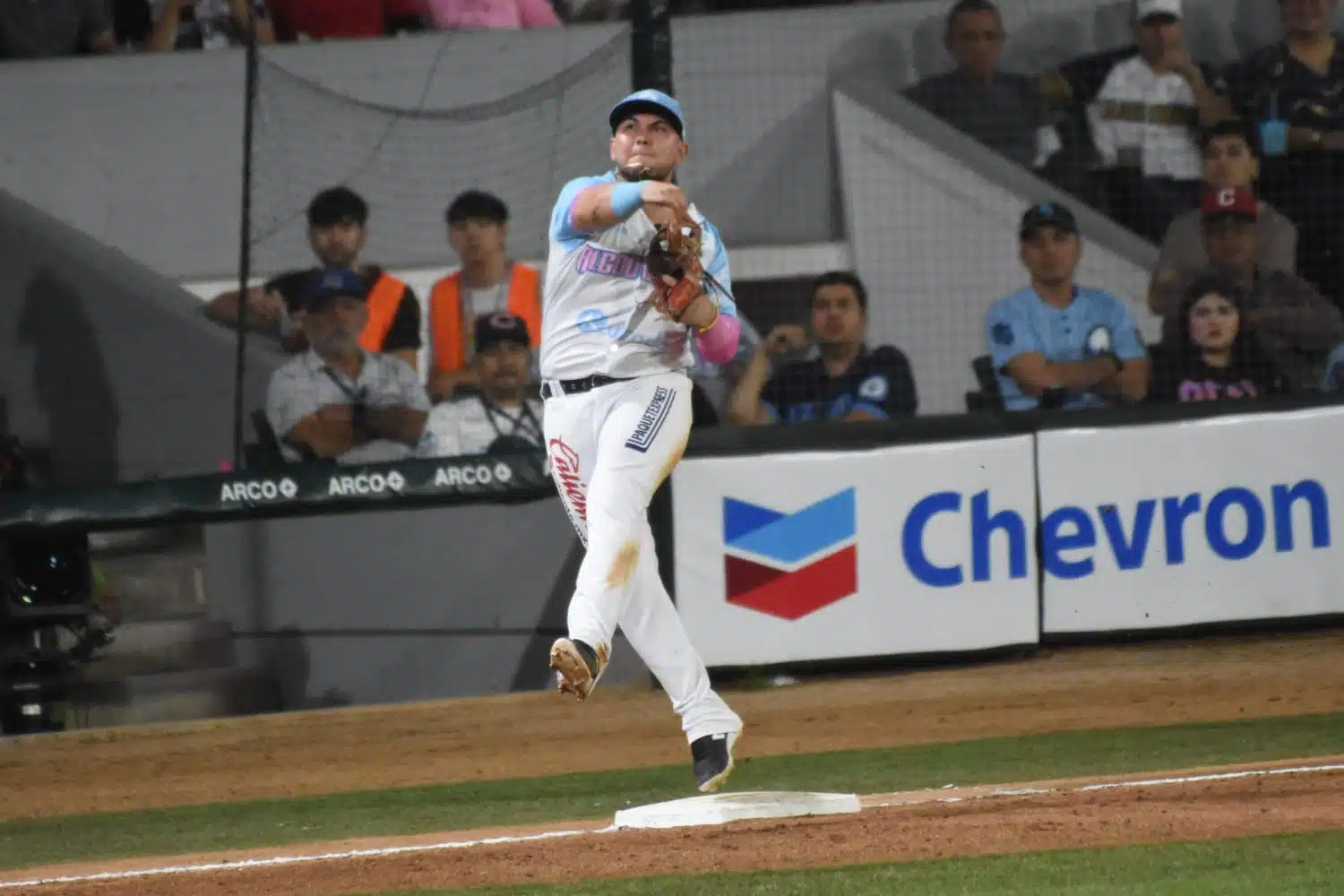 Ángel Erro cubriendo la esquina caliente de los Algodoneros