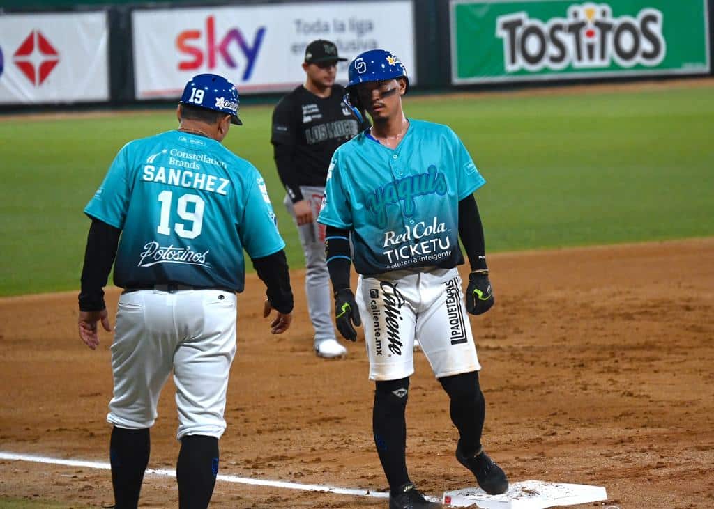 El japonés Taiki Sekine en tercera base por los Yaquis en el juego contra Cañeros en La Paz