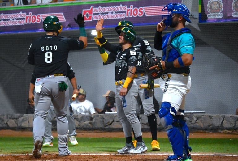 Anota Carlos Soto luego de pegar cuadrangular de dos carreras