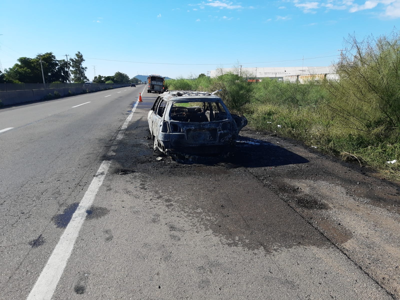 Vehículo incendiado