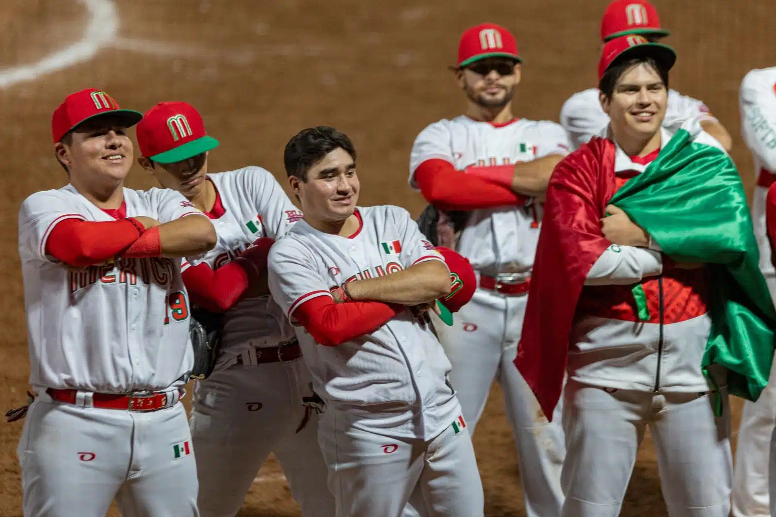 Yahir Yerena (Culiacán) y Derek Anceno (Los Mochis) celebrando la victoria frente a Canadá