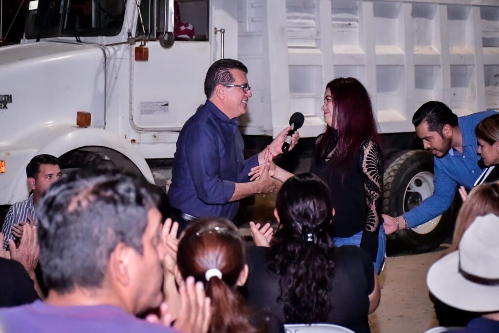 Avanza gobierno de Edgar González en sacar del "olvido" a colonias de Mazatlán con la obra pública