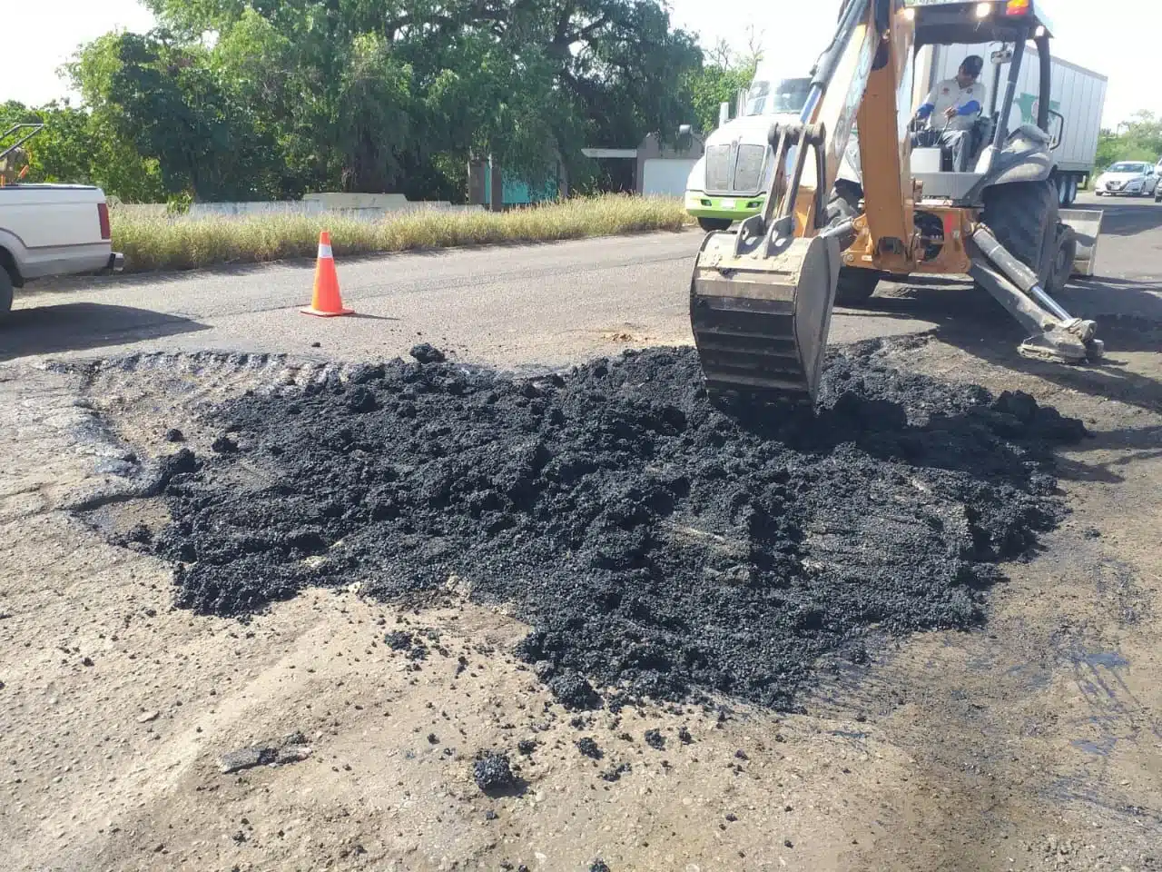 Bacheo en la carretera México 15