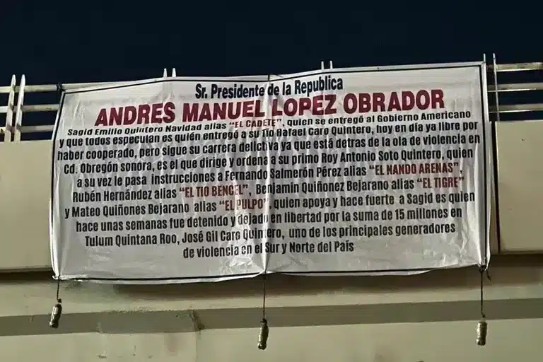 Narcomantas colocadas en Sonora durante visita de AMLO