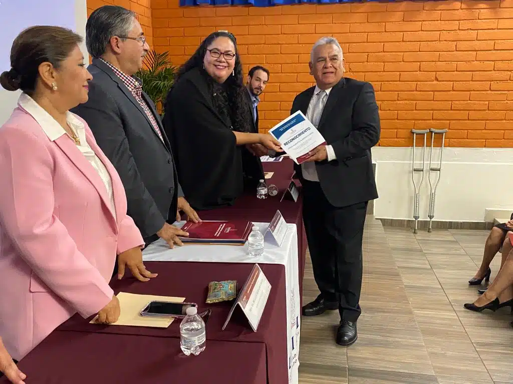 Entrega de reconocimientos en la Unipol