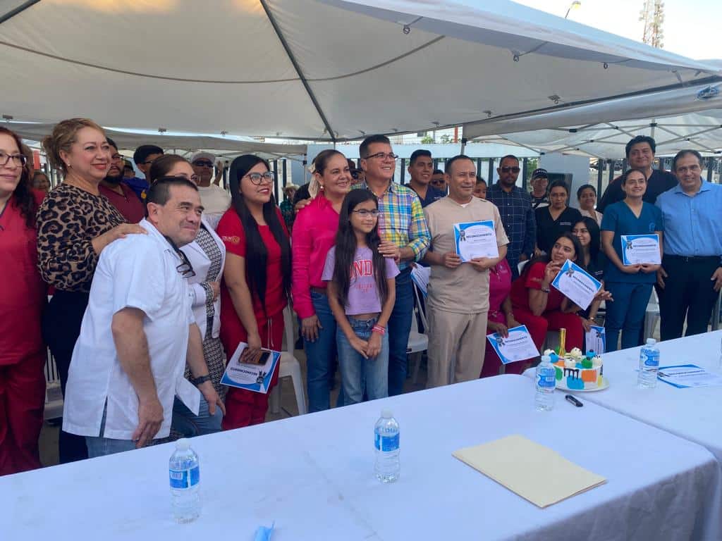 Dotan de prótesis oculares a 95 personas