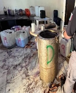 Aseguran fentanilo, metanfetamina y chalecos tácticos en una casa en Culiacán