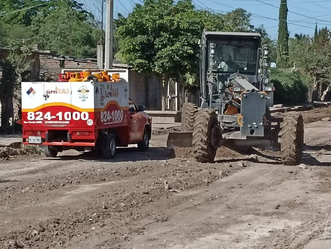 Tractor y carro repartidor de gas