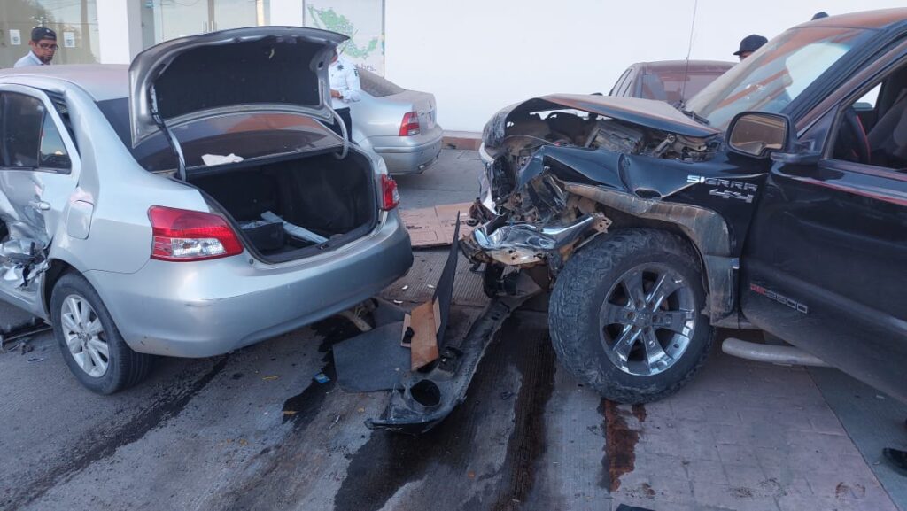 Daños en autos tras accidente