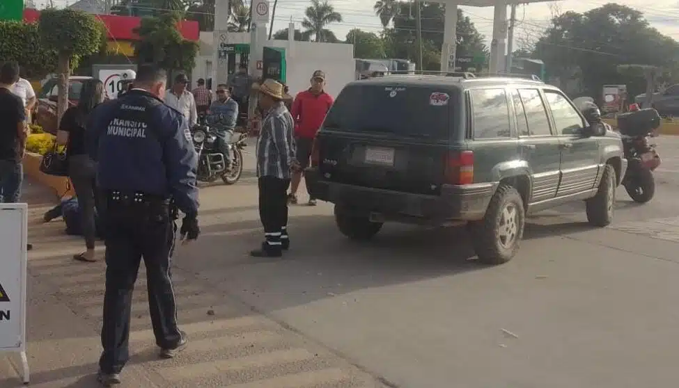 Atropellan a motociclista en carretera de Guasave.