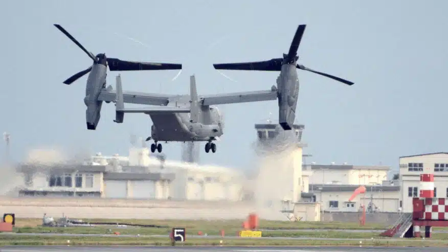 Aeronave militar Osprey despega desde una base militar
