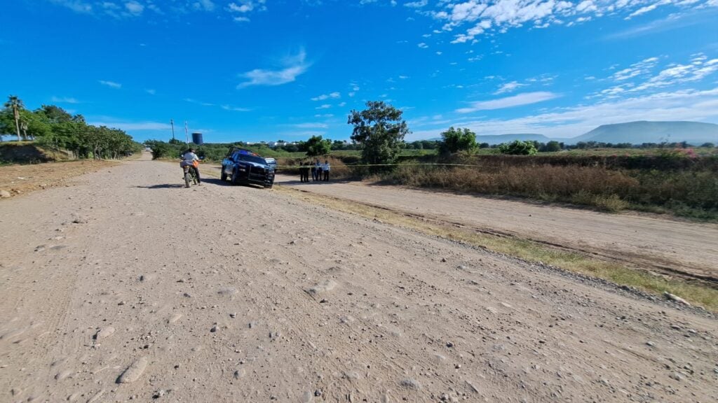 Polllicía Municipal en el lugar donde localizaron cadáver