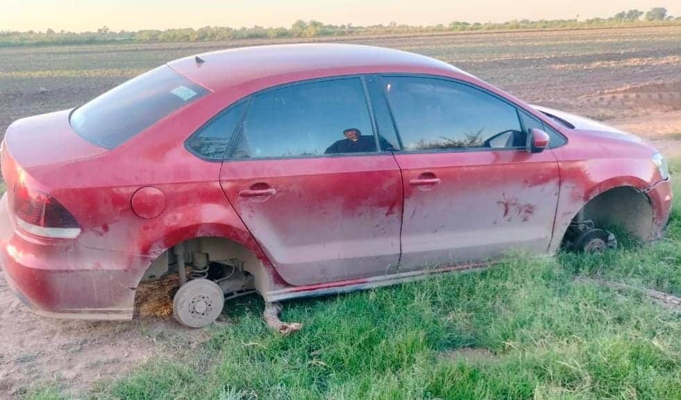 La unidad asegurada es un Volkswagen, línea Vento, color tinto, modelo 2021.