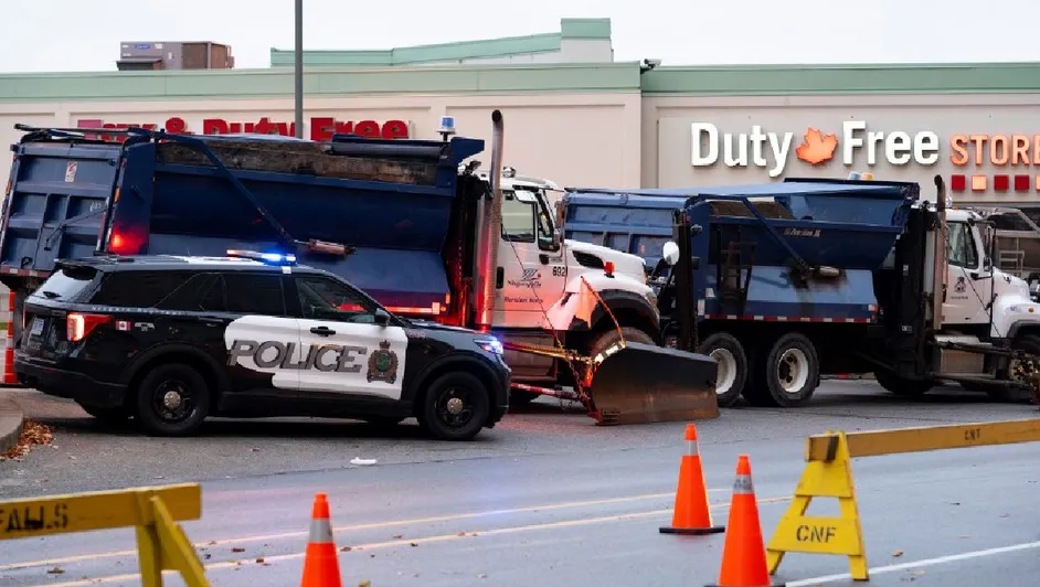 Patrullas de policía en el cruce fronterizo de EU y Canadá