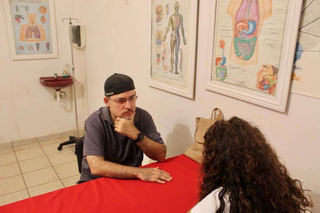 Óscar Inzunza, psicólogo de un centro de rehabilitación en la ciudad de Guasave