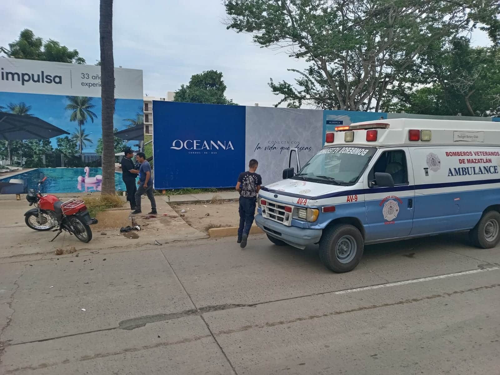 bomberos de Mazatlán en accidente de tránsito