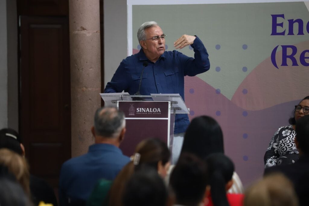 Gobernador Rubén Rocha Moya en el Encuentro Estatal de Redes de Mujeres Constructoras de la Paz