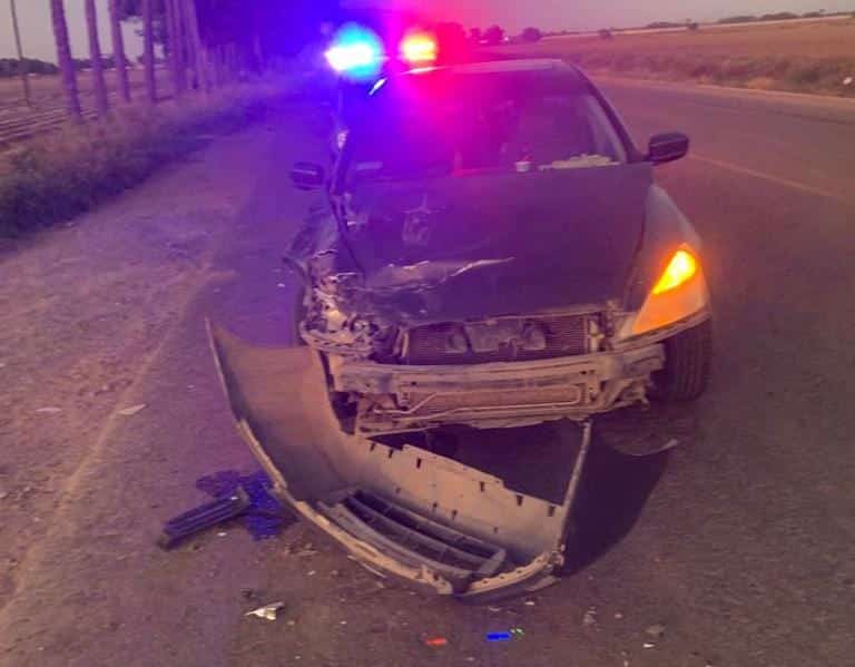 Honda, color gris, con la defensa delantera tumbada