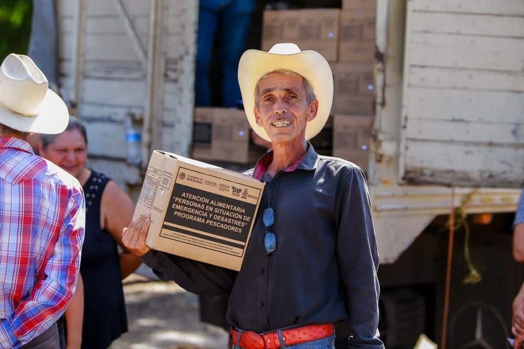 Entrega de despensas a pescadores de Guasave