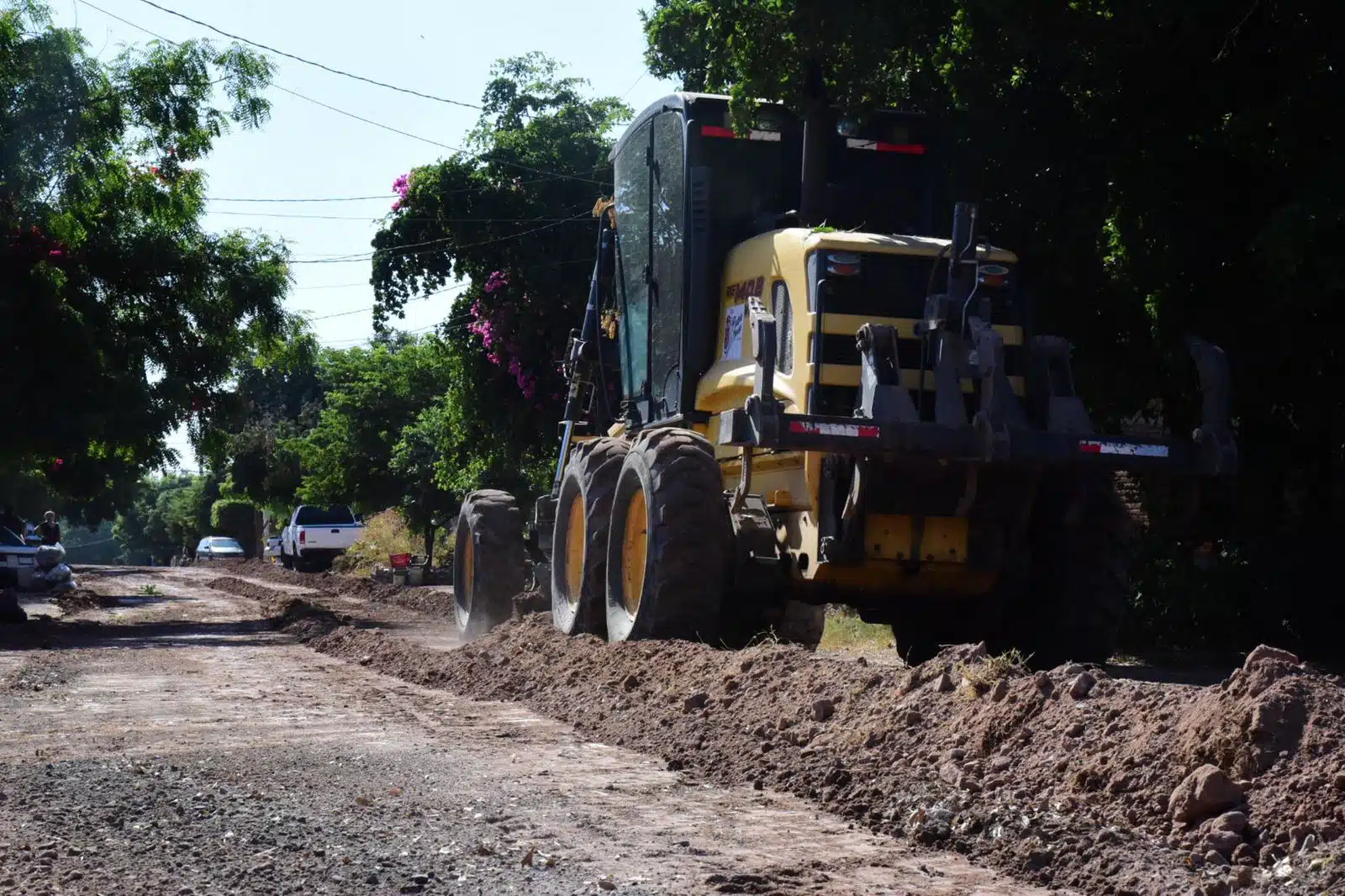 Realizan mantenimiento a calles de Salvador Alvarado.