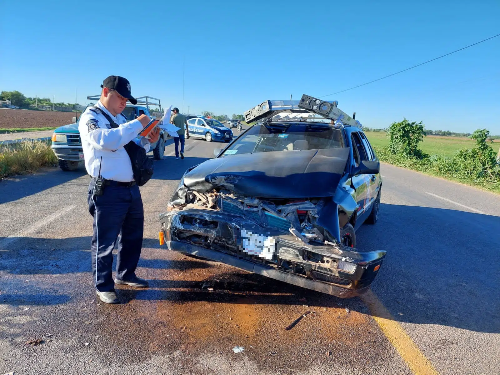 Choque frontal de un automóvil en Guasave