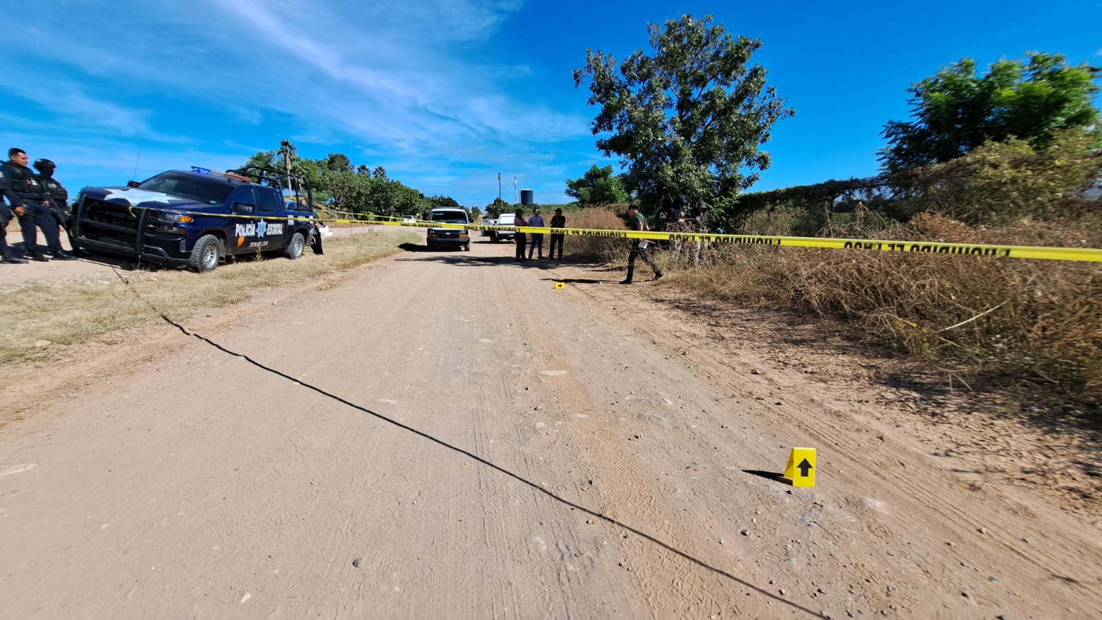 Policías aseguran el lugar para su investigación