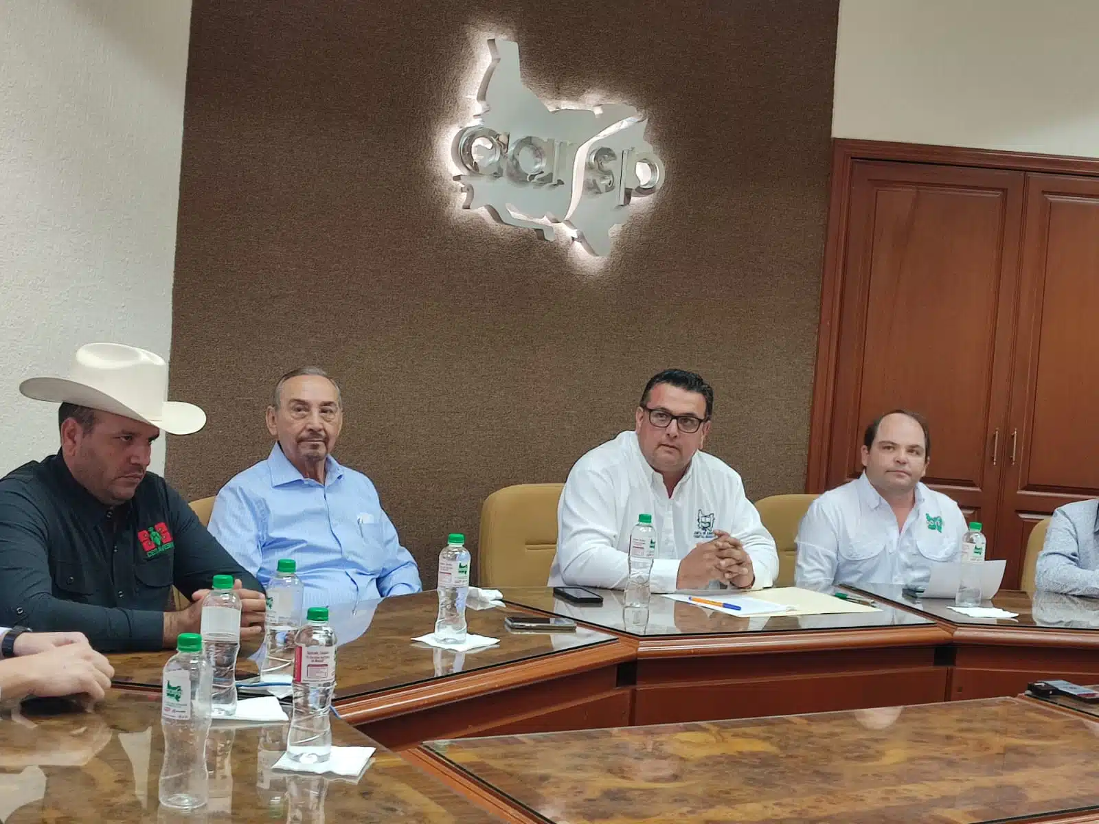 Teodoro López Menchaca rinde protesta como el nuevo consejo directivo de la Junta Local de Sanidad Vegetal