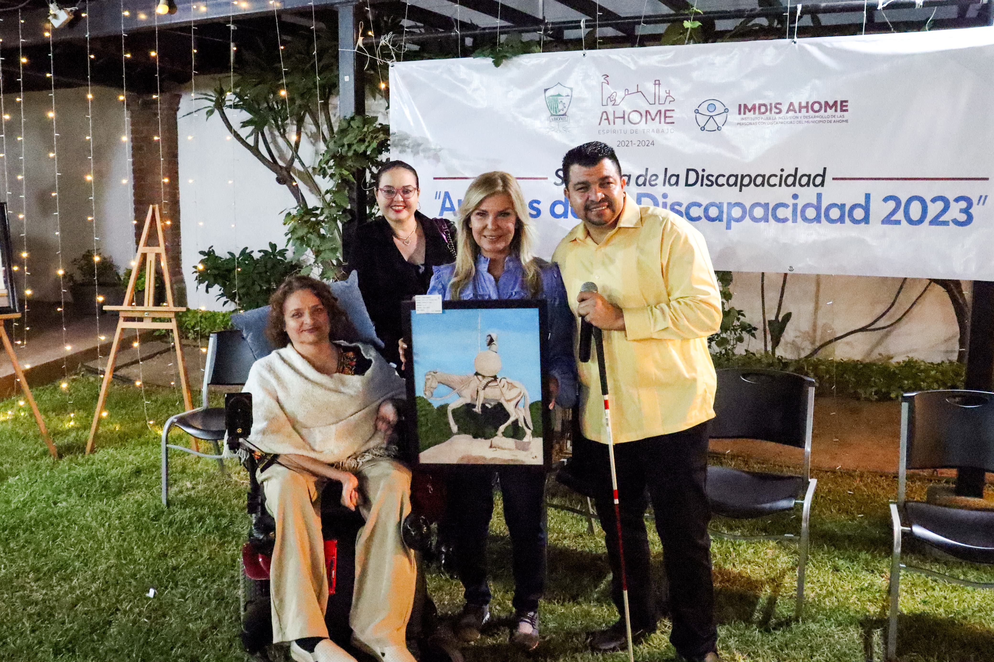 Subasta de obras realizadas con boca y pie en la expo galería “Conociendo Ahome”