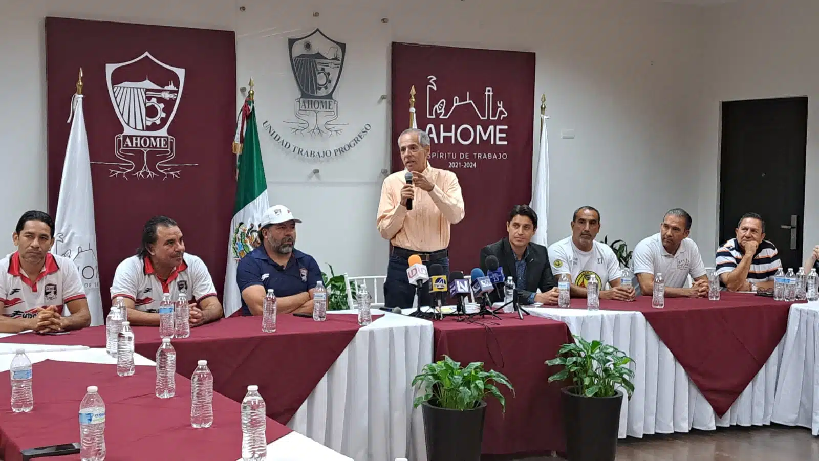Recepción de los jugadores de América y Chivas en Palacio Municipal