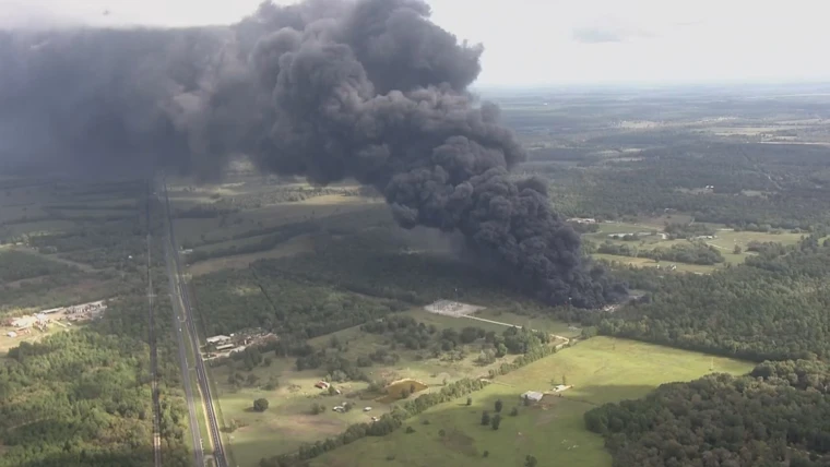 Imagen aérea del incendio en planta química de Texas