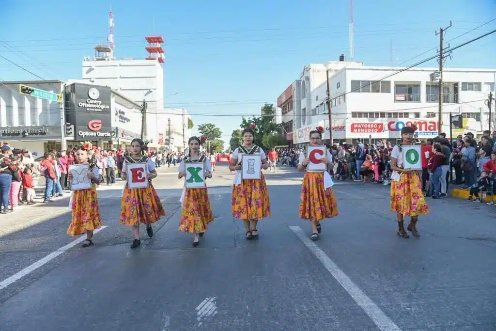 Desfile por el 20 de noviembre en Los Mochis