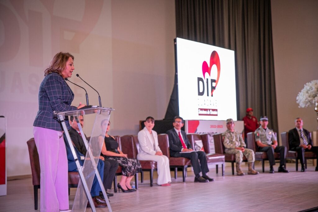 Lourdes Cardona Leal rinde su Segundo Informe en DIF Guasave