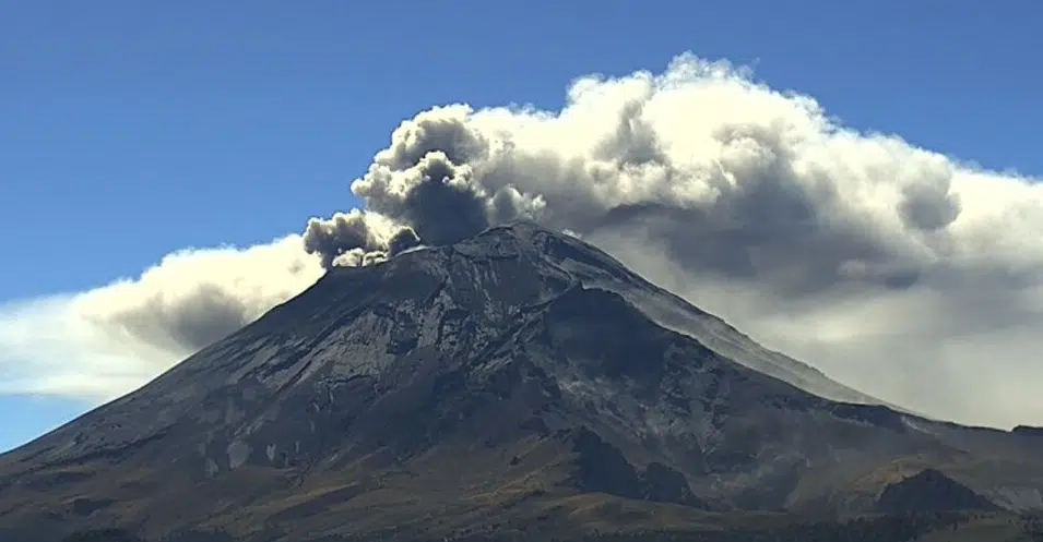 volcán Popocatépetl desprende ceniza sobre Puebla, Morelos y Edomex