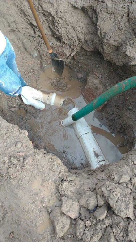 Reparan sistema de abastecimiento de agua a diferentes comunidades en Sinaloa municipio.