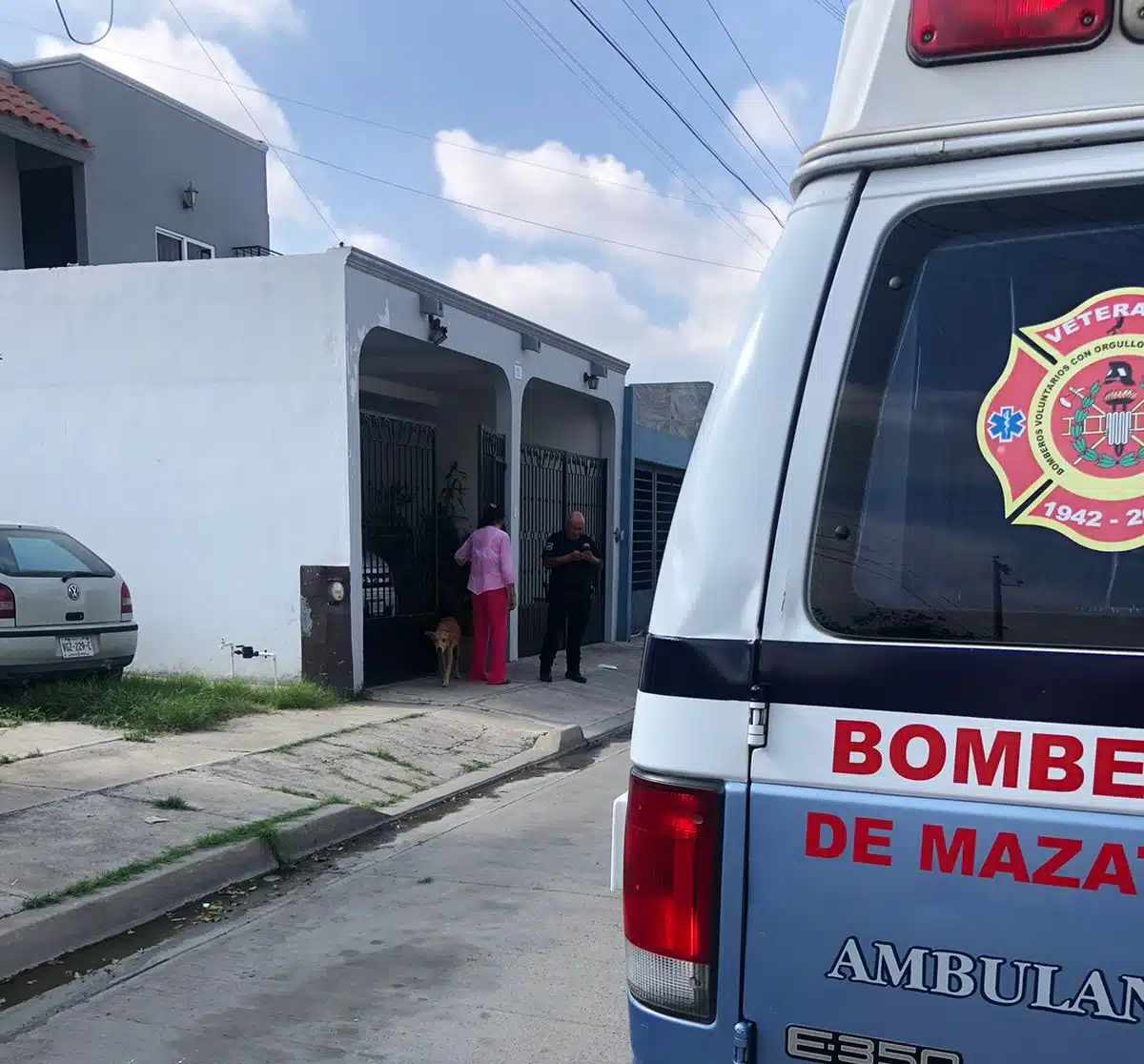 Bomberos Veteranos Mazatlán atendieron a la señora.