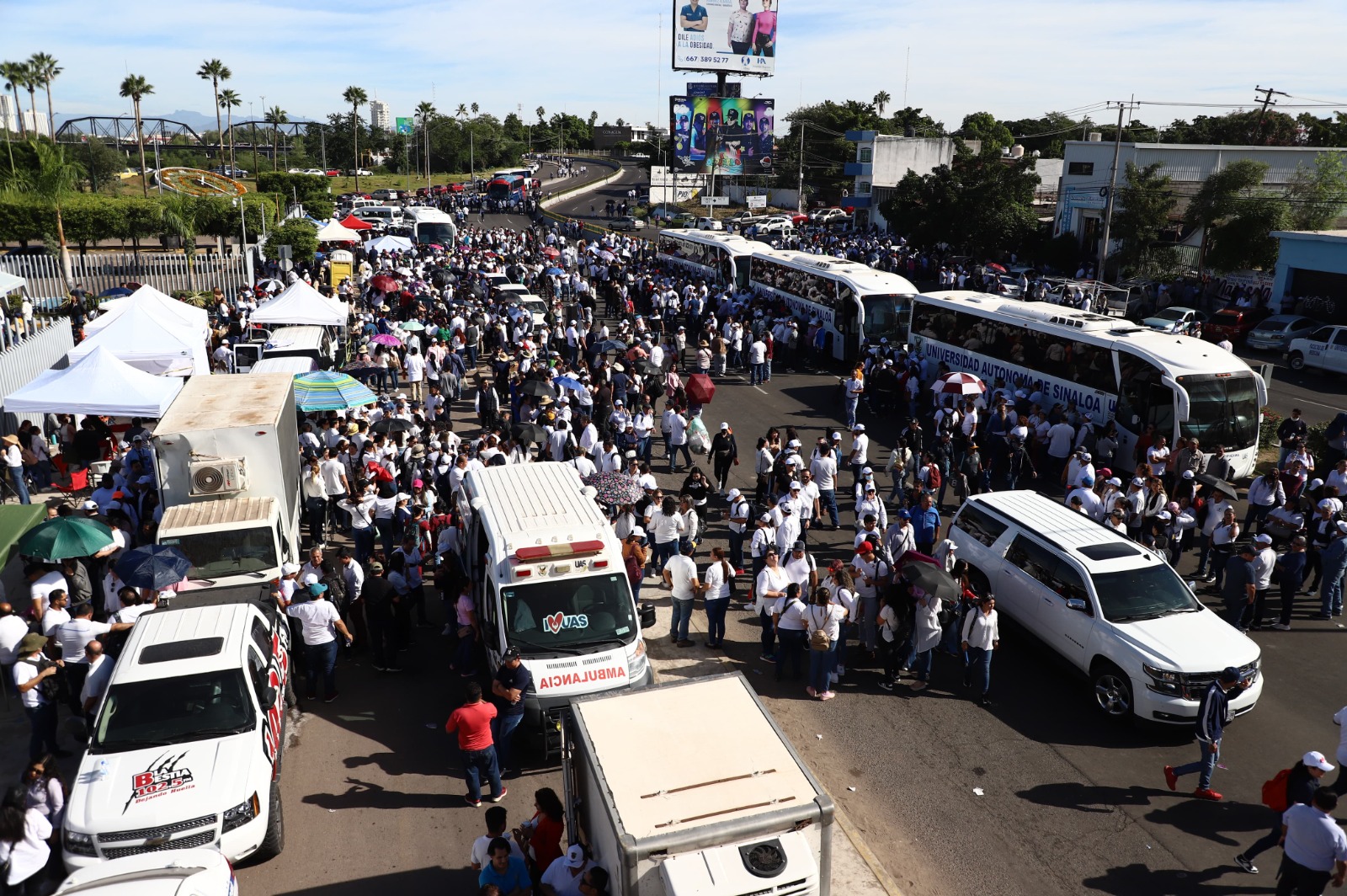 Manifestación de trabajadores de la UAS