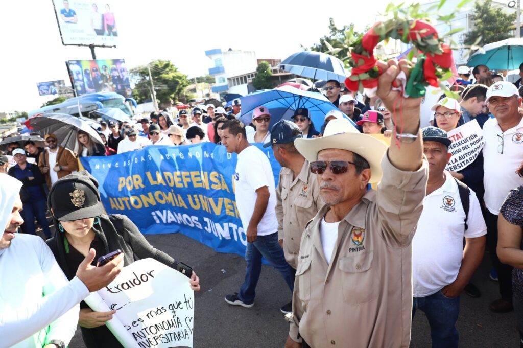 Manifestación de trabajadores de la UAS