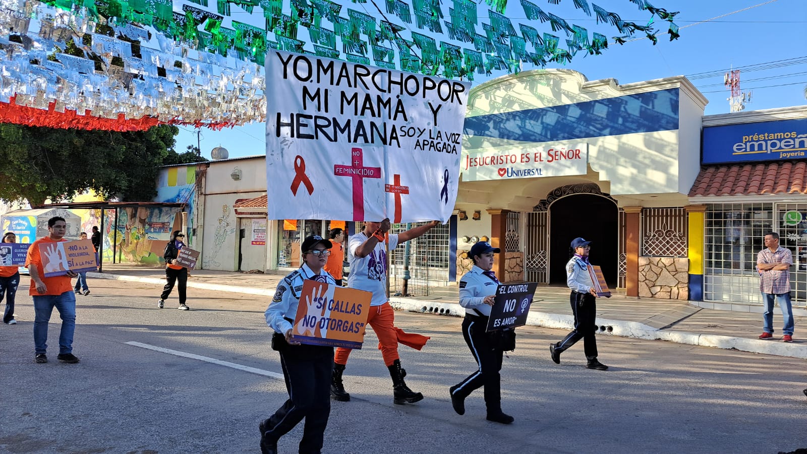 Marcha en Guasave por la conmemoración del Día Mundial de la Erradicación de la Violencia contra las Mujeres