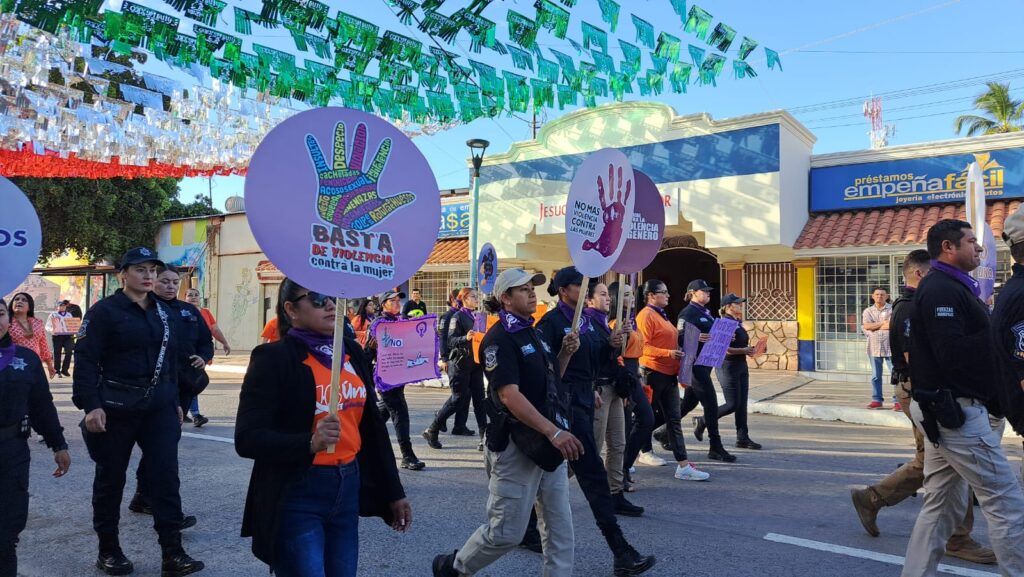Marcha en Guasave por la conmemoración del Día Mundial de la Erradicación de la Violencia contra las Mujeres