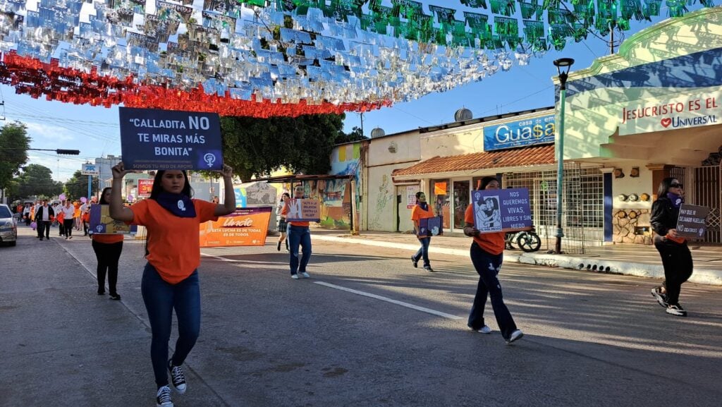 Marcha en Guasave por la conmemoración del Día Mundial de la Erradicación de la Violencia contra las Mujeres