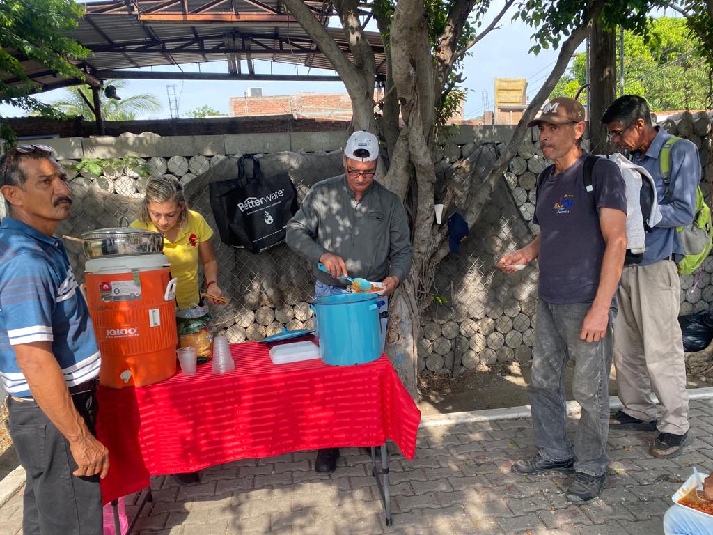 Obra altruista en alimentos a migrantes y personas desamparadas
