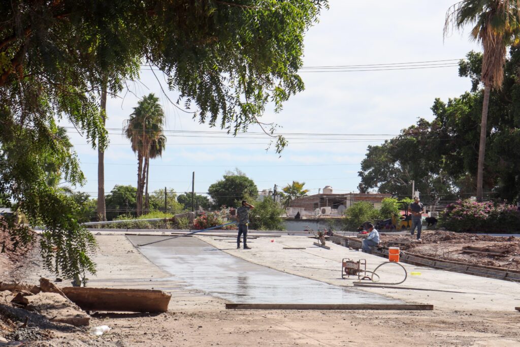 Trabajos de pavimentación del bulevar Antonio Rosales, del tramo Pedro Anaya y Agustina Ramírez.